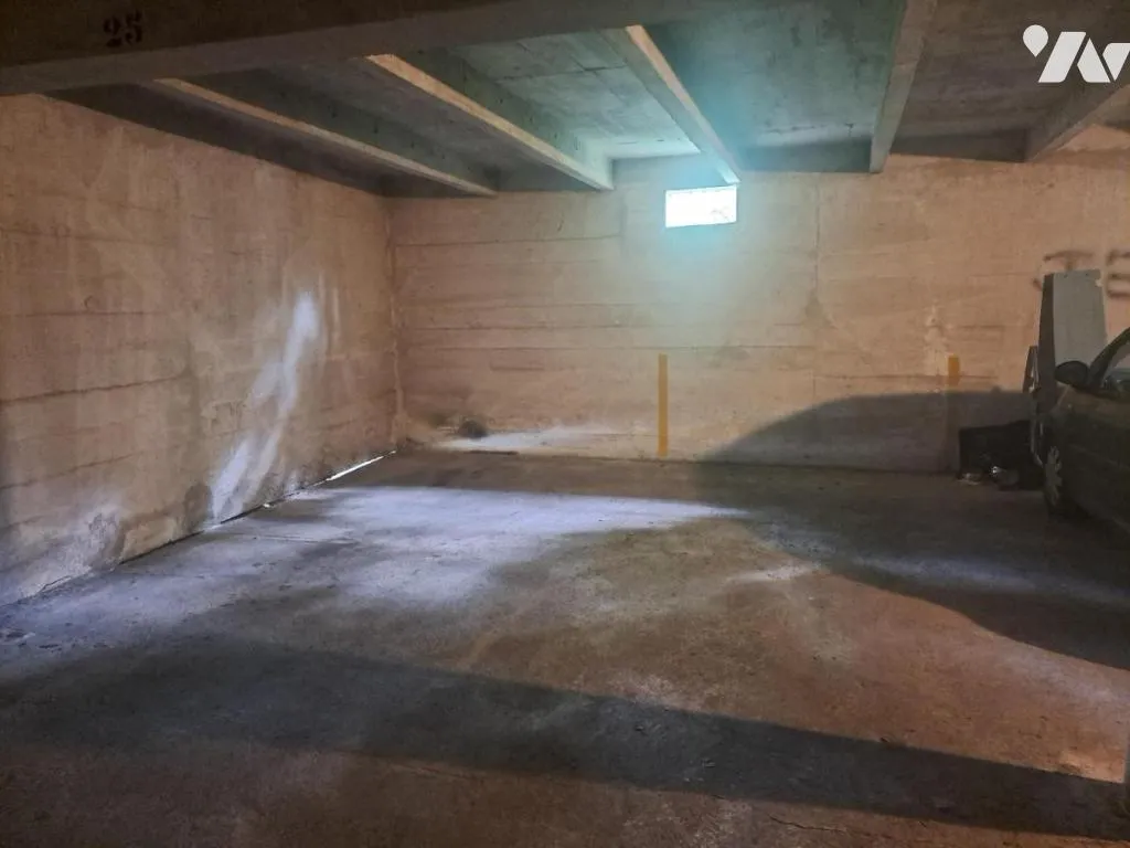 Garage - Appartement T5 avec balcons à Nantes