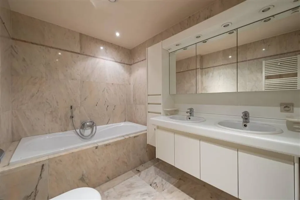 Salles de bain - Appartement Villa-Remplaçant avec Vue sur le Domaine à Schoten