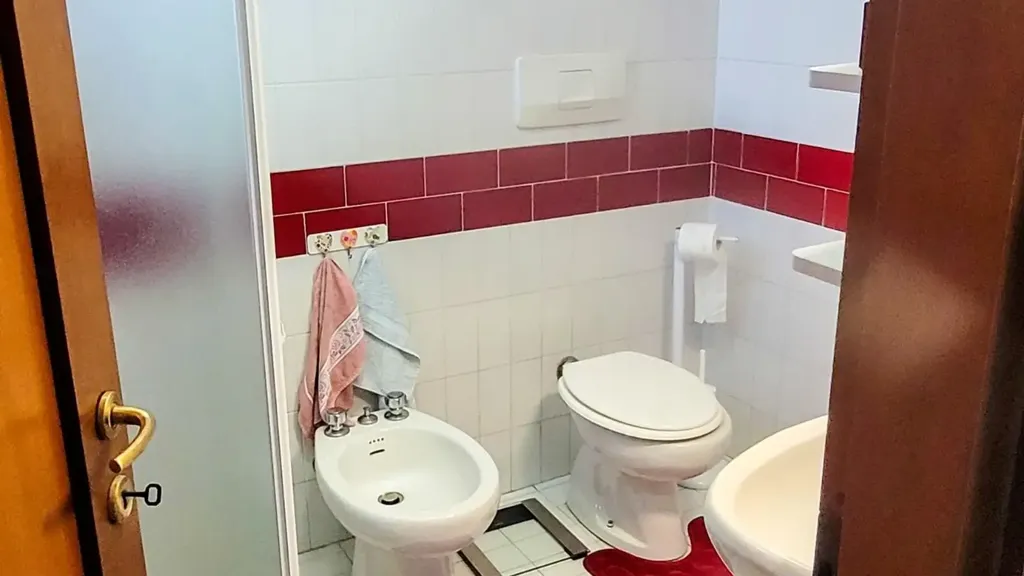 Bathrooms - Villa with Garden near Pisa