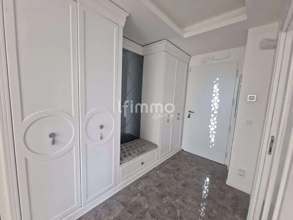 Esik - Contemporary Villa with Pool in Croignon