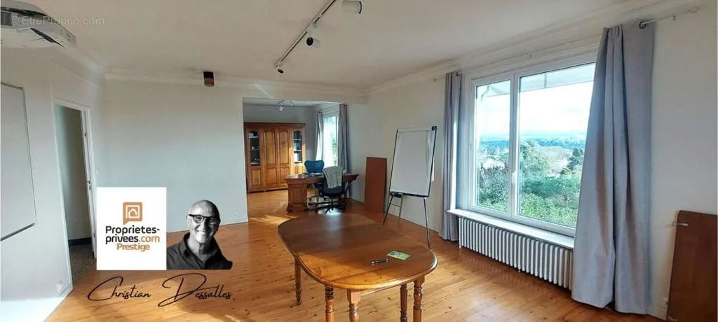 Bureau - Villa avec Vue sur Lyon et Terrain Constructible à Saint-Cyr