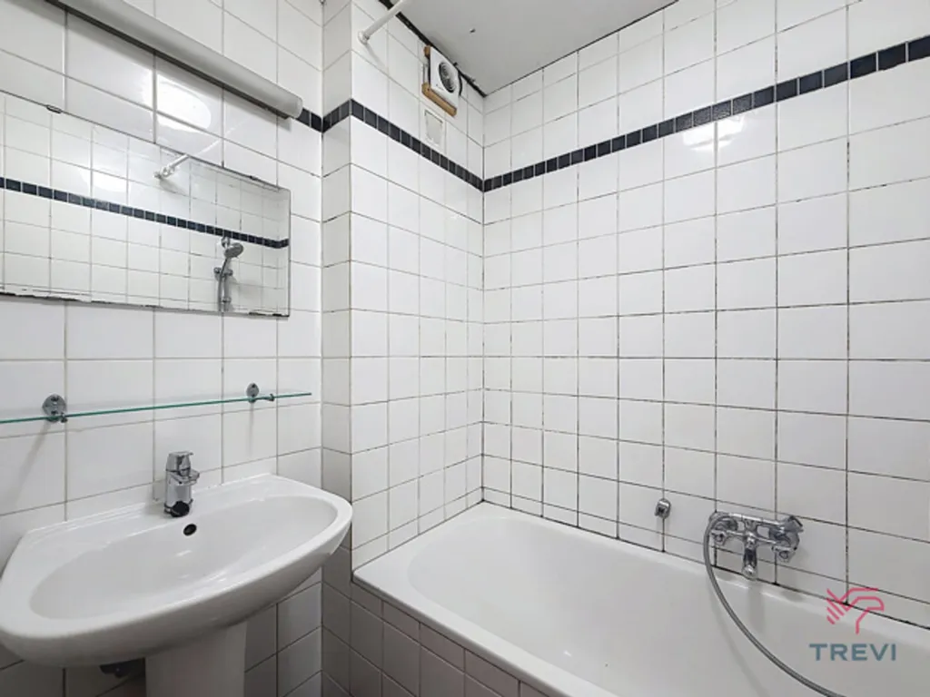 Salles de bain - Appartement Lumineux à Schaerbeek, Proche des Commodités