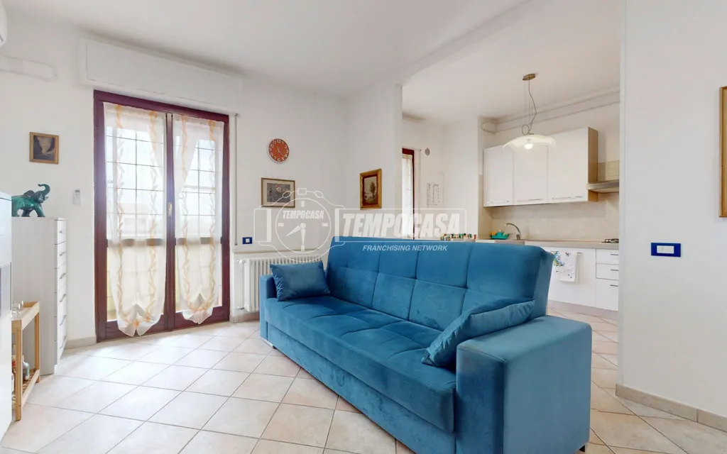 Elutuba - Modernised Triplex with Balcony in Mantua