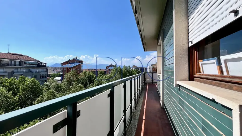 Balcone - Spacious Student Apartment with Balcony in Torino