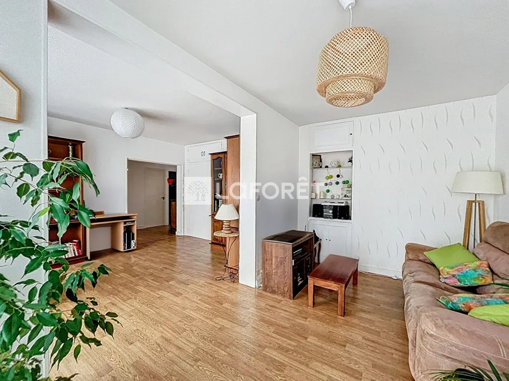 Elutuba - Apartment with Balcony in Mont-Saint-Aignan