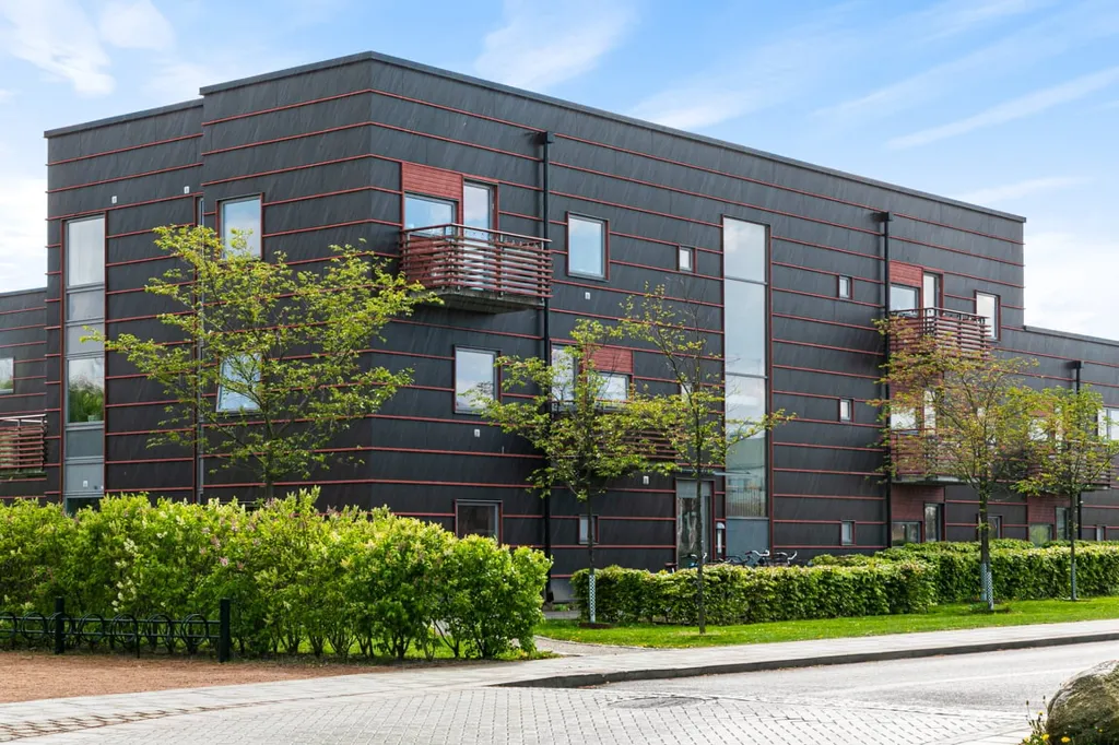 Exterior - Luxury Flat with Ballingslöv Kitchen in Green Setting