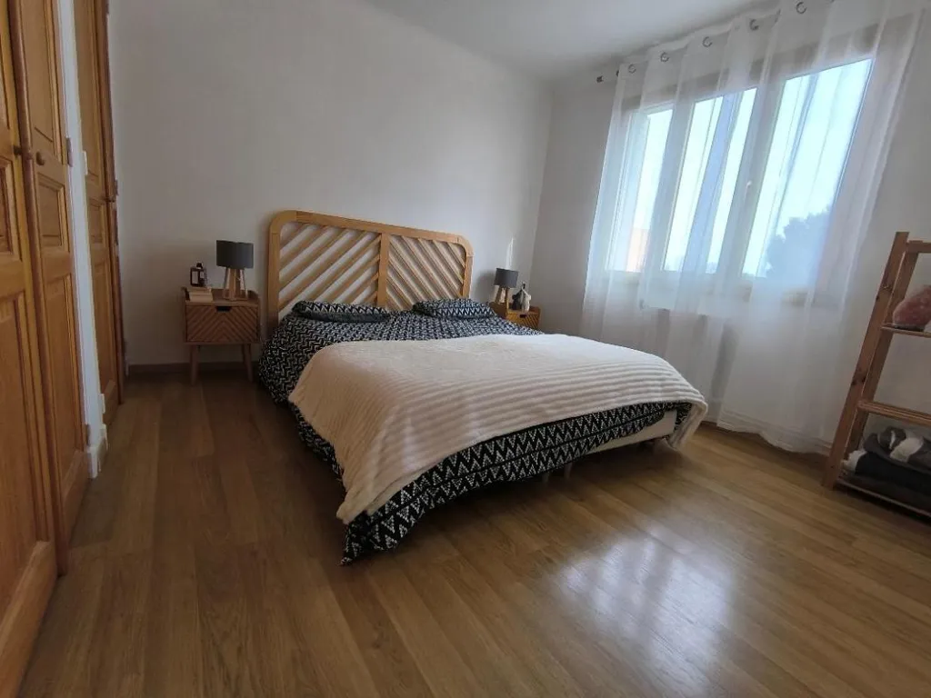 Magamistoad - 4-Bedroom Apartment with Balcony in Nîmes