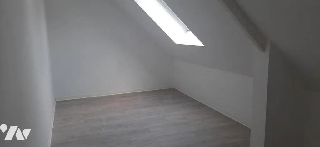 Rooms - 3-Bedroom Apartment with Parking in Évrecy