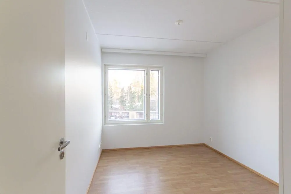 Pièces - Right-of-Occupancy Flat with Triple Aspect in Espoo