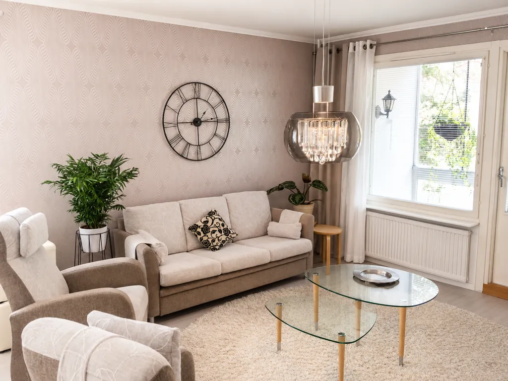 Elutuba - Modernised Apartment with Balcony in Central Location