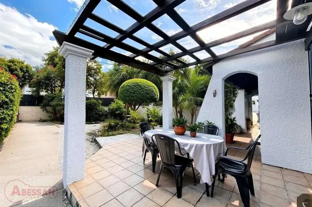 Terrass - Renovated House with Pool in Rousson