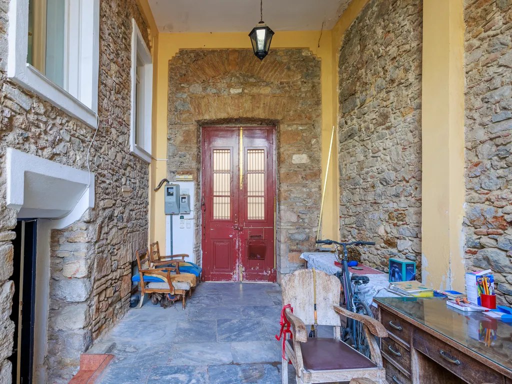 Entrée - Historic House with Courtyard in Plaka, Athens