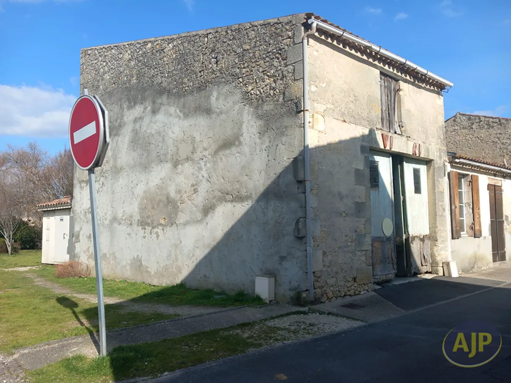 Extérieur - Garage en Centre-Ville à Lesparre-Médoc