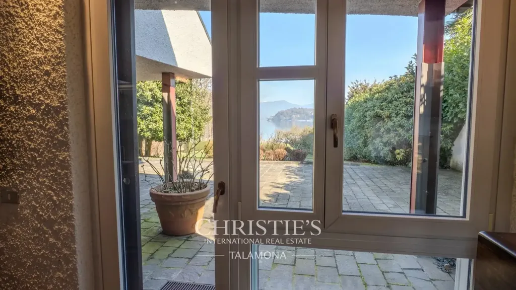 Terrace - Lakefront Villa with Private Park in Ranco