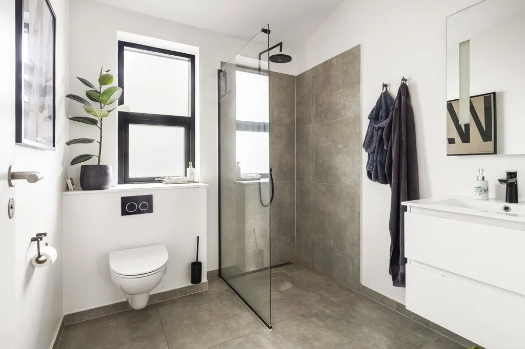 Bathrooms - Modern Villa with Large Terrace in Bullerup