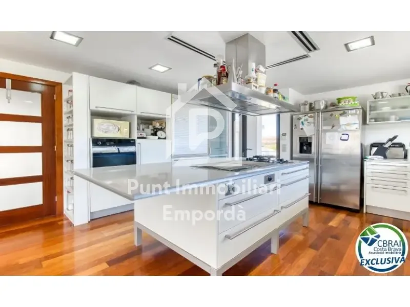 Cuisine - Spacious Villa with South Orientation in Llançà