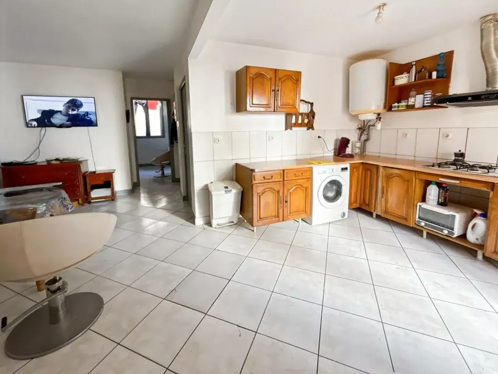 Cuisine - Immeuble de Rapport avec Balcon à Béziers