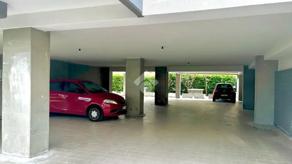 Garage - Top-Floor Apartment with Balcony in Loseto