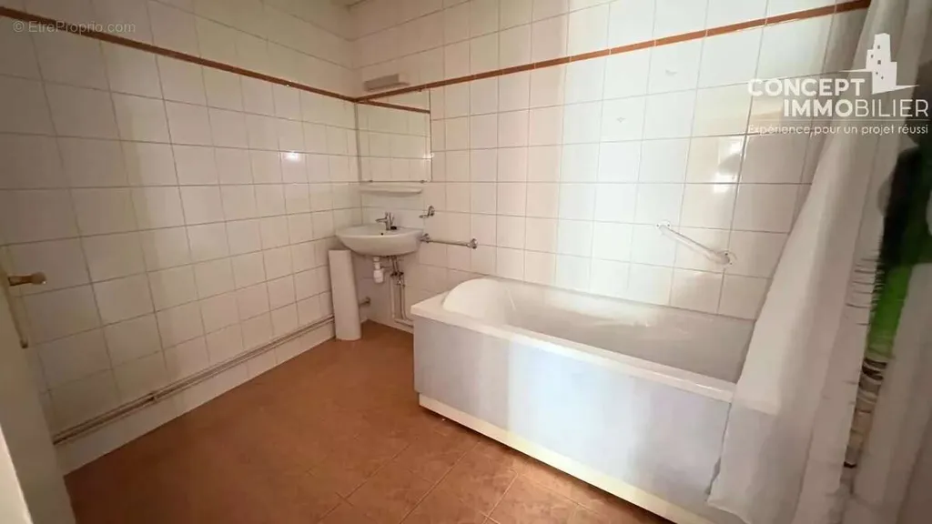 Salles de bain - Maison de Ville avec Jardin à Florange