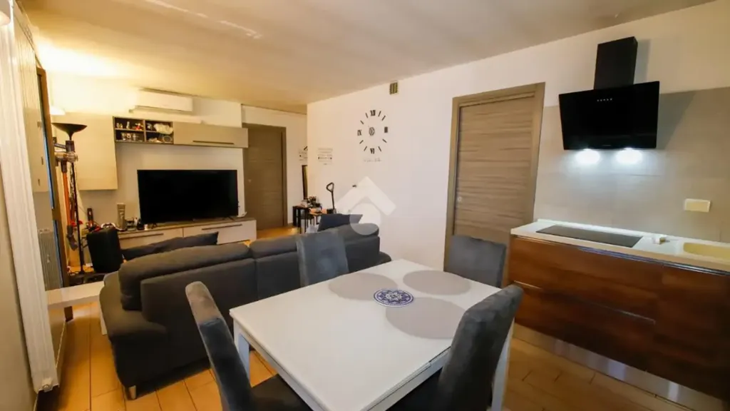 Elutuba - Semi-detached House with Garden in Bosconero