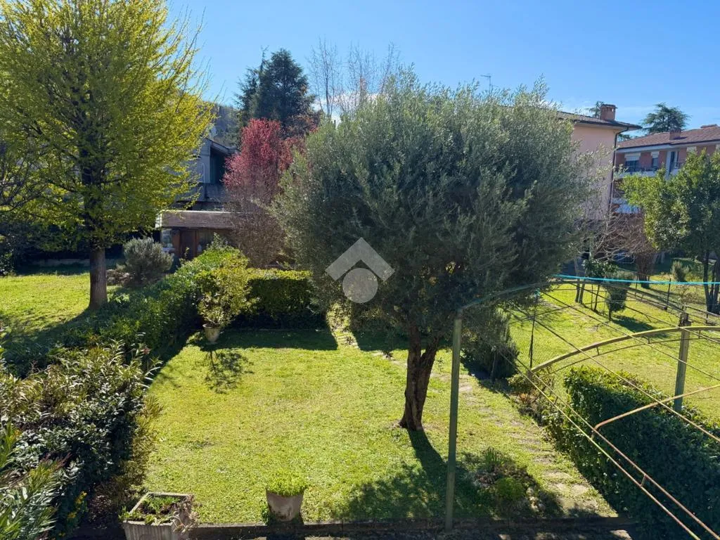 Giardino - Terraced Villa with Garden in Broni