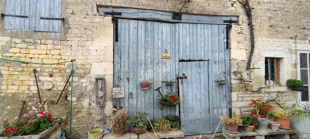 Extérieur - Maison de 3 Chambres avec Jardin à Courcôme