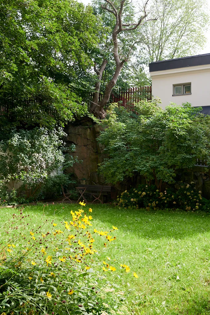 Jardin - 3-Bedroom Apartment with Park View in Södermalm