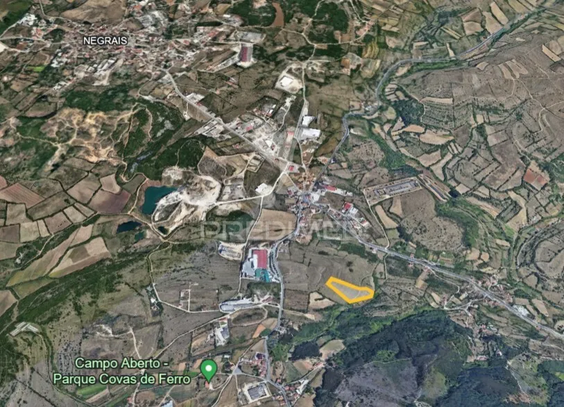 Rustic Land with Approved Project in Mafra