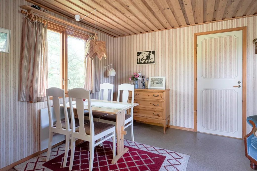 Salle à manger - Charming Cottage with Garden in Skälsmara