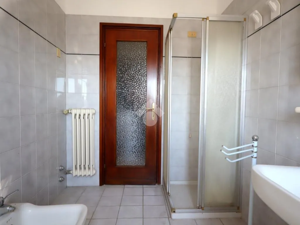 Salles de bain - Trilocale with Balcony in Borgosatollo