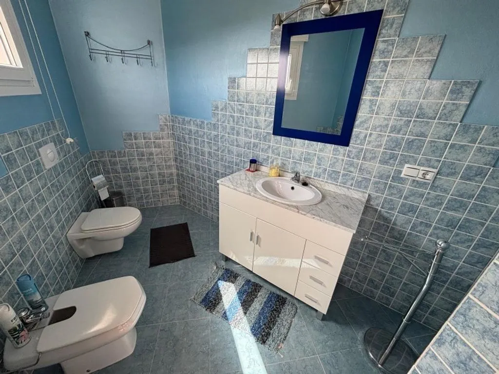 Bathrooms - Villa with Sea View and Pool in Cómpeta