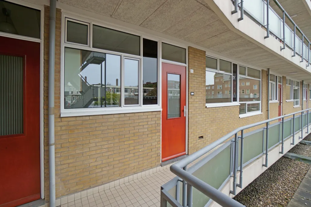 Välivaade - 3-Bedroom Gallery Flat with Balcony in Rotterdam Centre