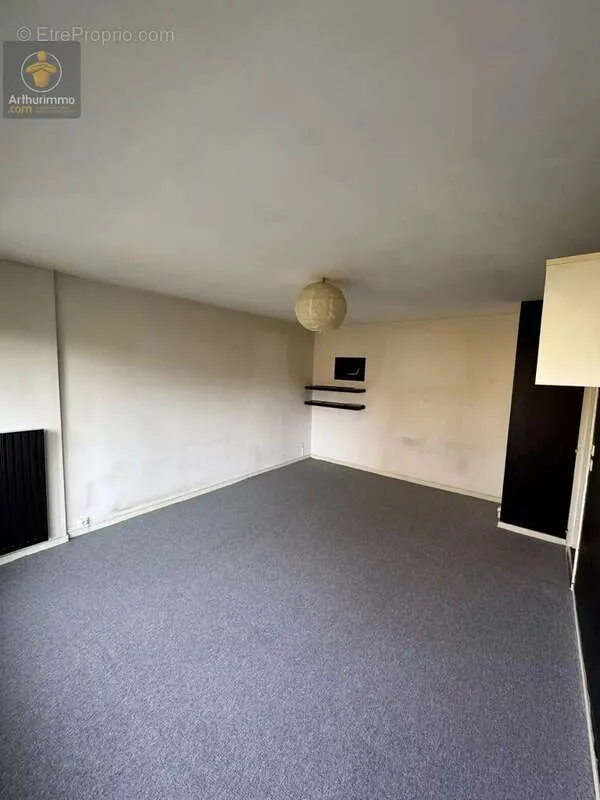 Living Room - 2-Bedroom Apartment with Balcony in Metz