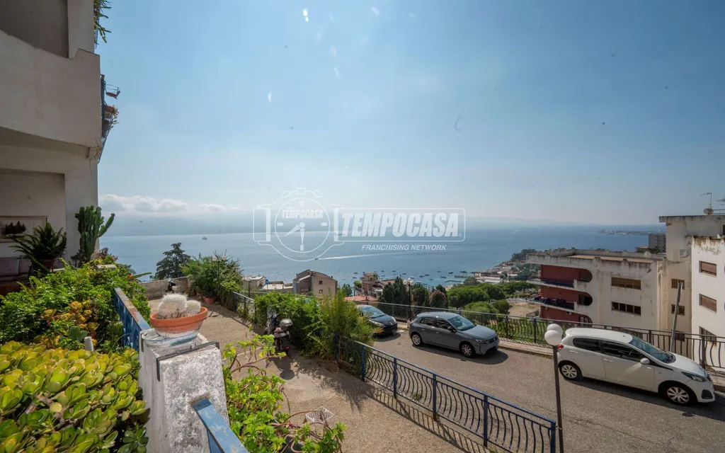 Balcon - First Floor Flat with Sea View Terrace in Messina