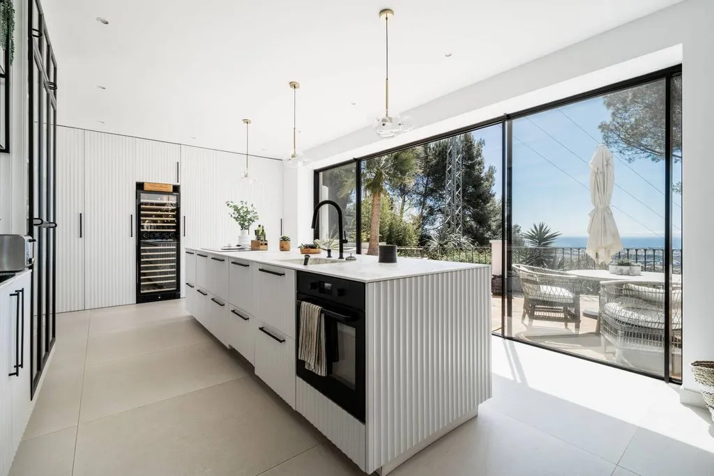 Cuisine - Luxury Villa with Sea View in Benahavís