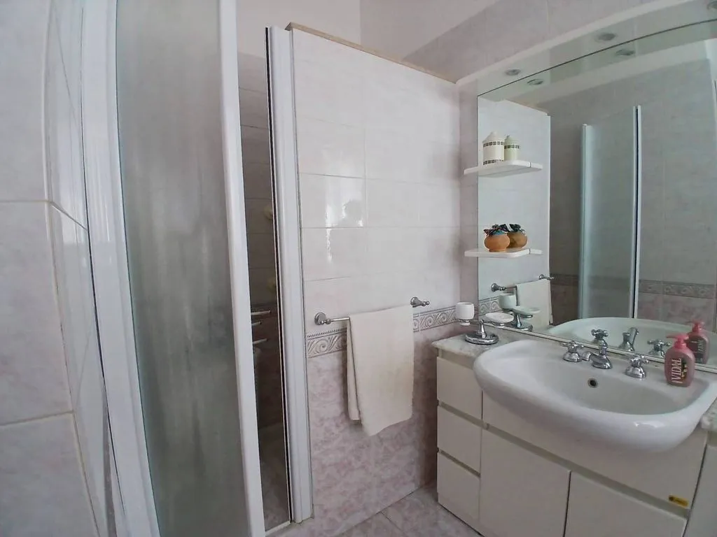 Salles de bain - Luxury Penthouse with Panoramic Views in Civitanova Marche