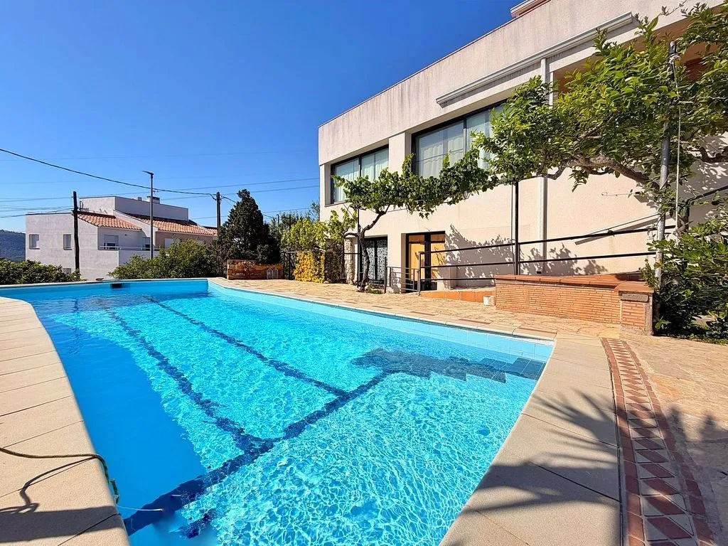 Bassein - Chalet with Pool and Terrace in Canyelles