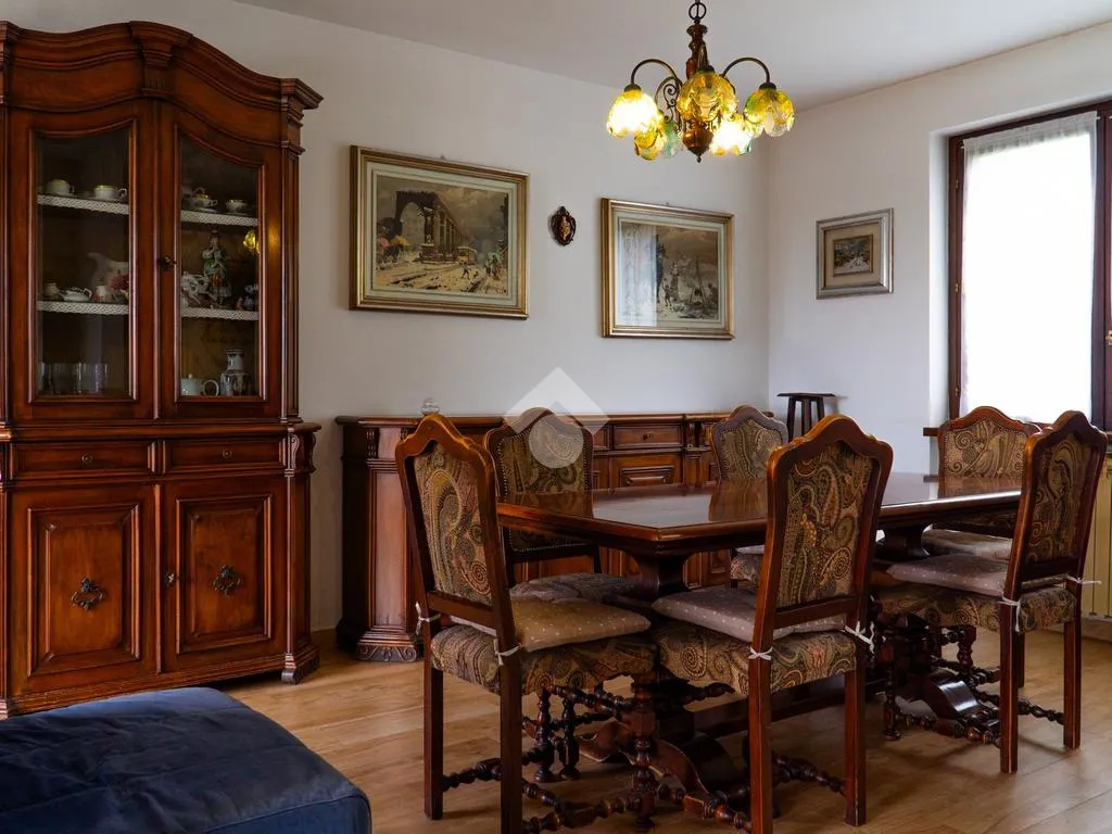 Sala da pranzo - Porzione di villa bifamiliare con giardino a Settala