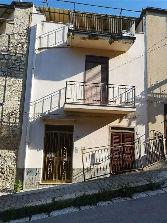 Välivaade - Three-Level House with Terrace in Chiusa Sclafani