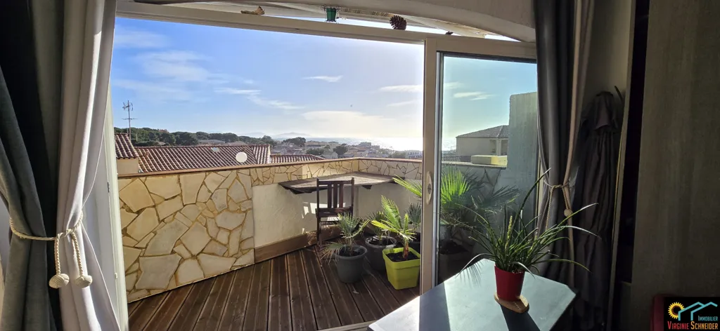 Rõdu - 2-Bed Apartment with Terrace in Sausset-les-Pins