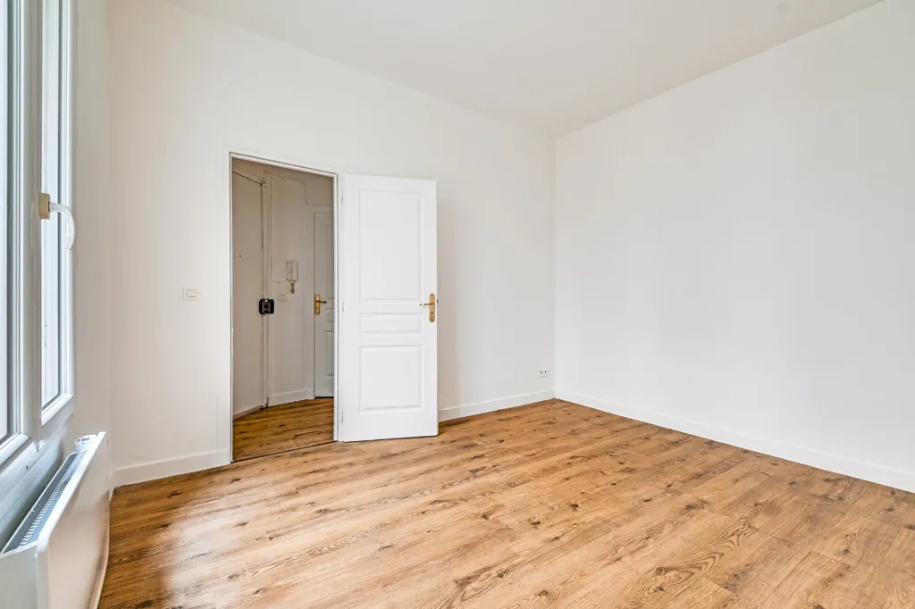 Toad - 2-Bedroom Flat with Courtyard View in Paris