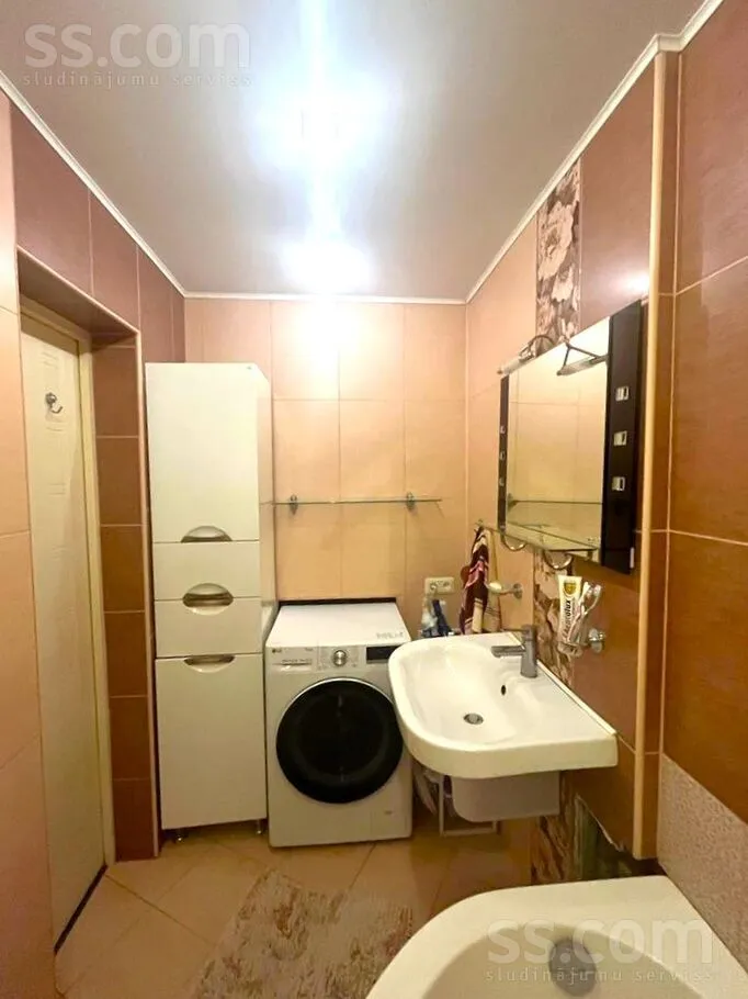 Vannitoad - Two-Level Apartment with Panoramic Views in Mežaparks, Riga