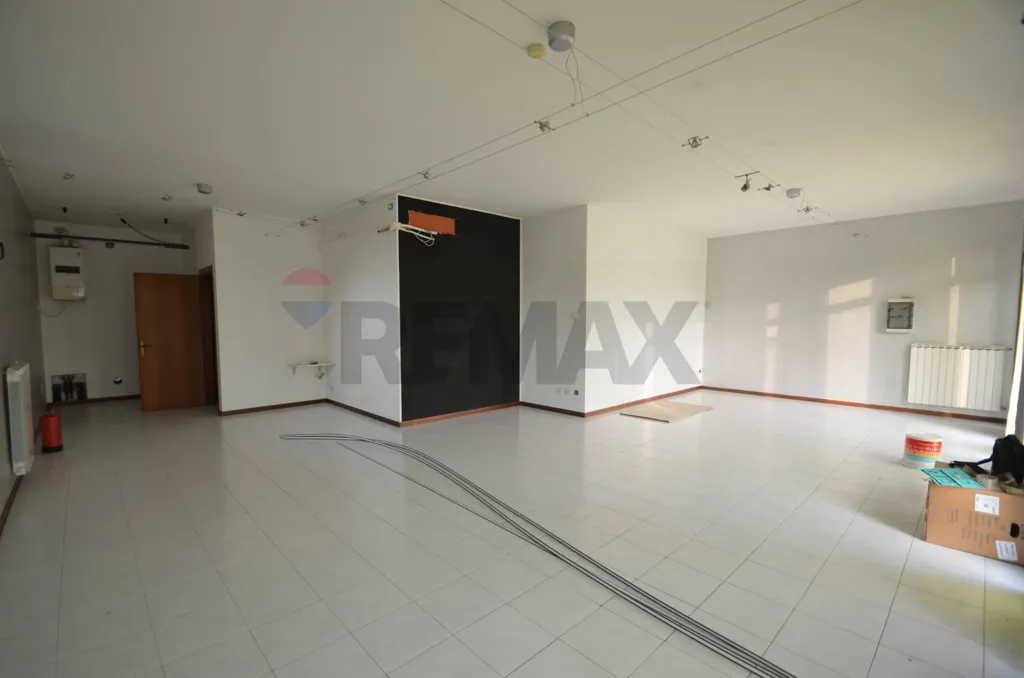Elutuba - Shop/Office in Strategic Location, Saccolongo