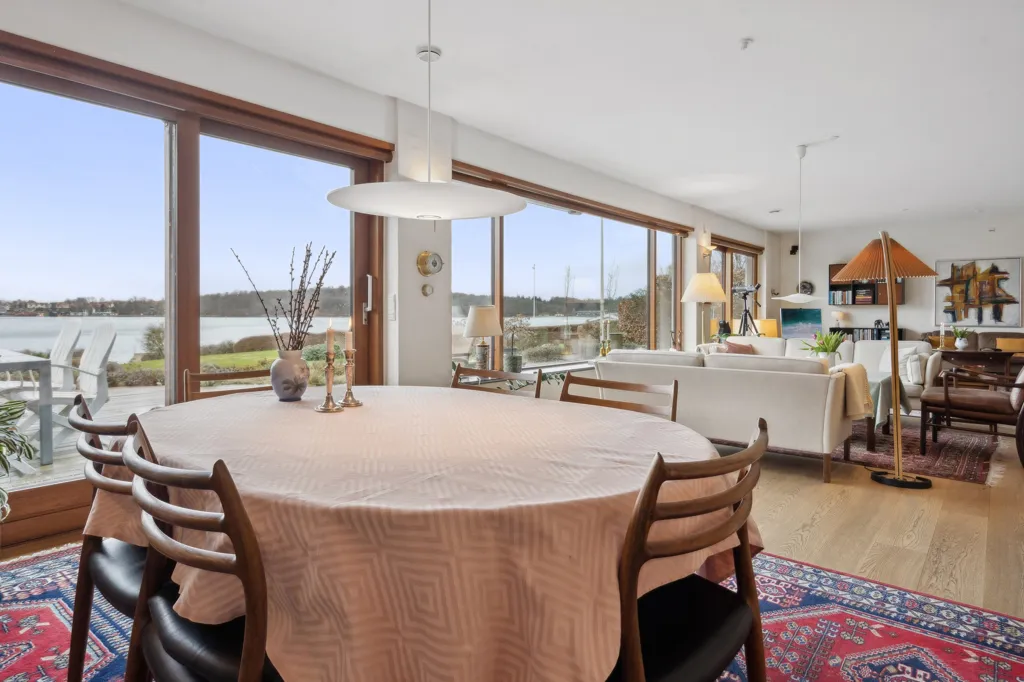 Salle à manger - Villa with Private Beach and Lake in Snoghøj