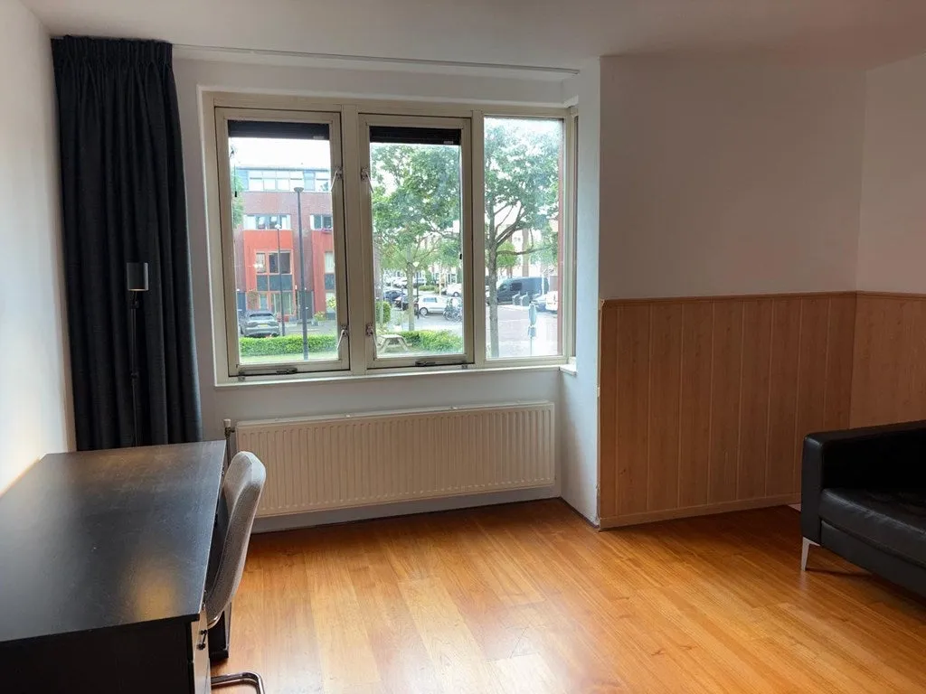 Magamistoad - Renovated Townhouse with Backyard in Osdorp