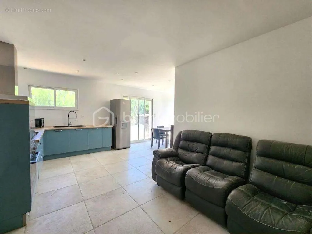 Köök - Property with Pool and Garage in Tourbes