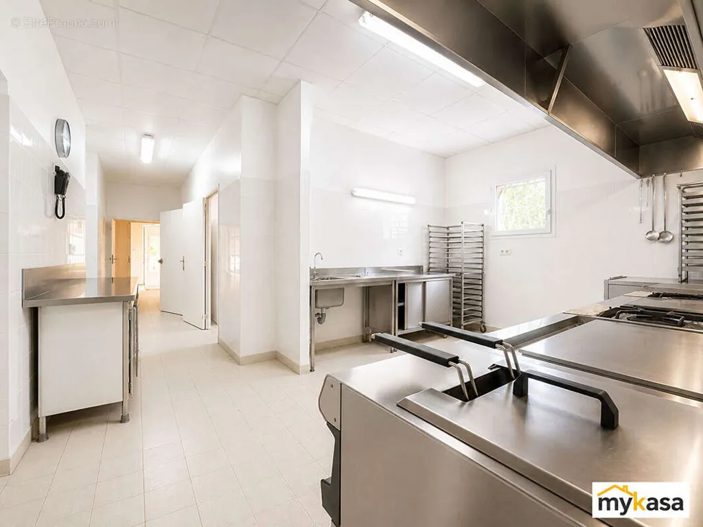 Köök - Mixed-Use Property with Garden in Istres