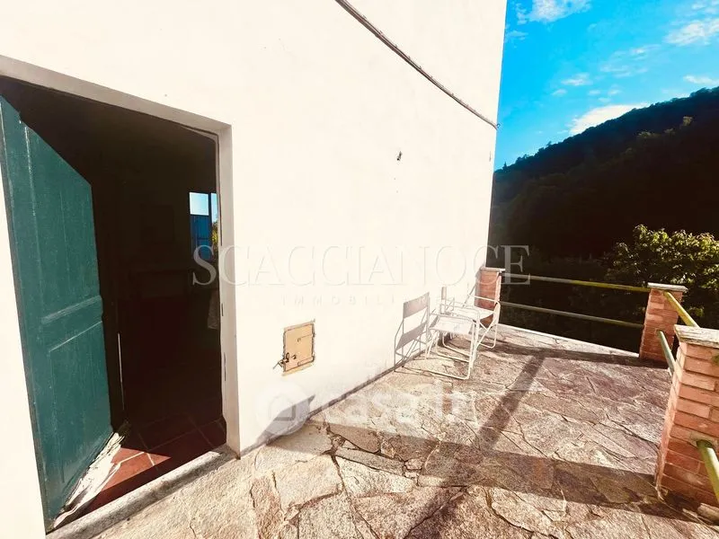 Terrasse - Twin-Storey Apartment with Lake View in Netro