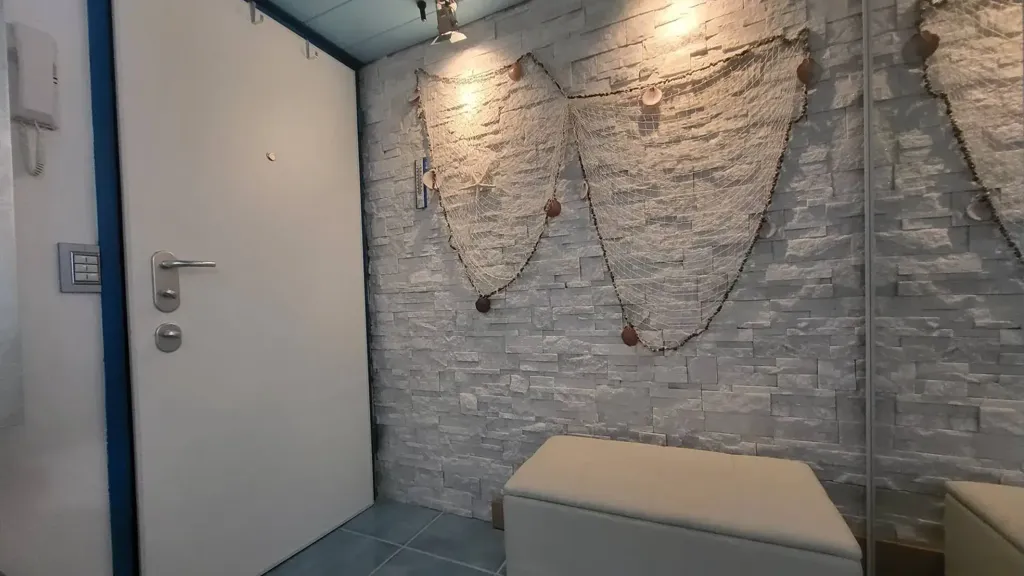 hallway_entrance