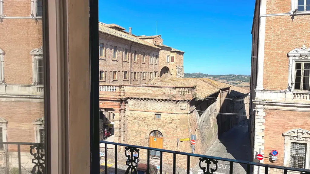 Rõdu - Restored Apartment with Central Location in Osimo